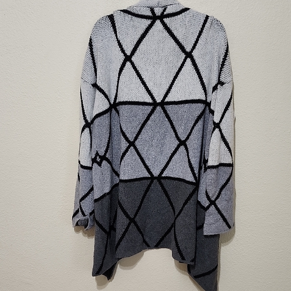 Joseph A Black and Gray Geometric Cardigan - Picture 10 of 12